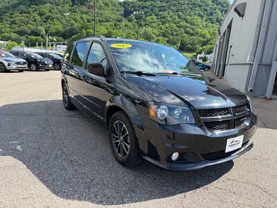 2017 Dodge Grand Caravan, $6150. Photo 3