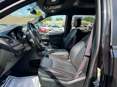 2017 Dodge Grand Caravan, $6150. Photo 8