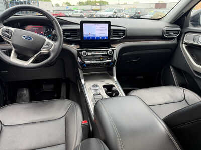 2021 Ford Explorer, $25649. Photo 10