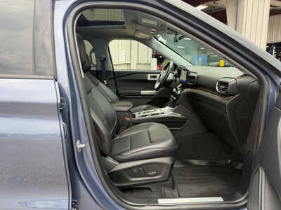2021 Ford Explorer, $25649. Photo 12