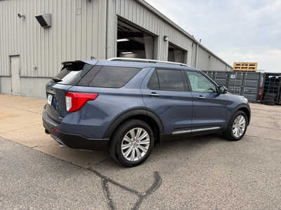2021 Ford Explorer, $25649. Photo 4
