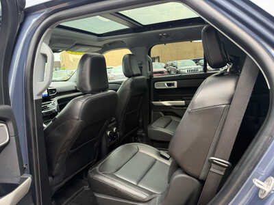 2021 Ford Explorer, $25649. Photo 8