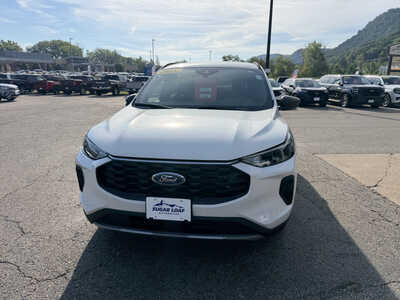 2025 Ford Escape, $23500. Photo 2