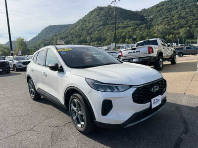 2025 Ford Escape, $23500. Photo 3