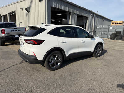 2025 Ford Escape, $23500. Photo 4