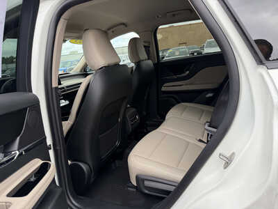 2025 Lincoln Corsair, $39150. Photo 8