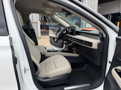 2025 Lincoln Corsair, $39150. Photo 9