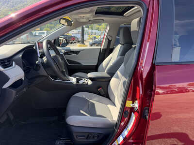 2019 Toyota RAV4, $28649. Photo 7