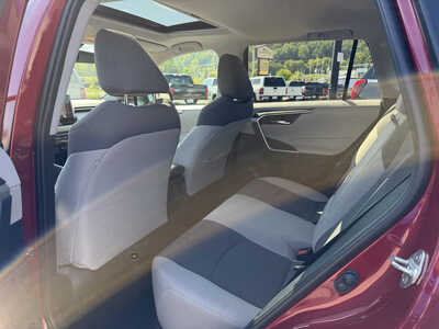 2019 Toyota RAV4, $28649. Photo 8