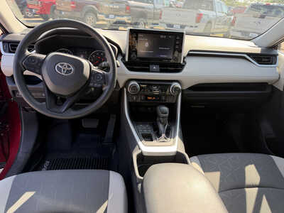 2019 Toyota RAV4, $28649. Photo 9