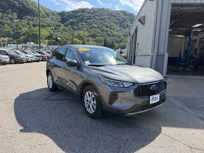 2023 Ford Escape, $21150. Photo 3