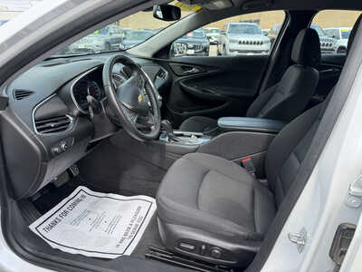 2016 Chevrolet Malibu, $9649. Photo 7