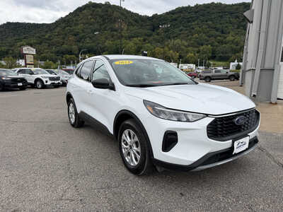 2024 Ford Escape, $24649. Photo 3