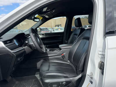 2024 Jeep Grand Cherokee L, $35150. Photo 5