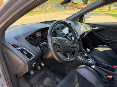 2016 Ford Focus, $27649. Photo 8
