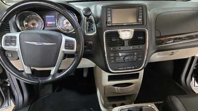 2012 Chrysler Town & Country, $5500. Photo 7