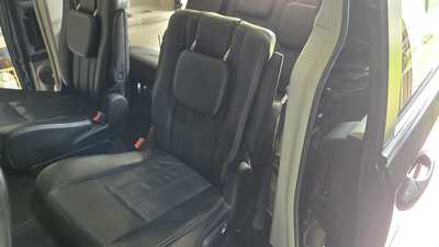 2012 Chrysler Town & Country, $5500. Photo 9