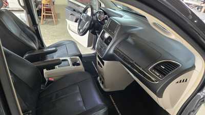 2012 Chrysler Town & Country, $5500. Photo 12