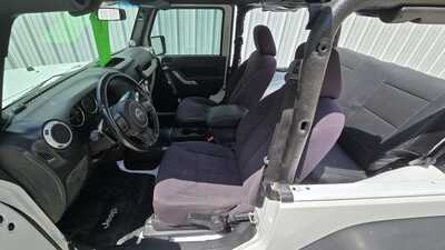 2013 Jeep Wrangler, $13333. Photo 4