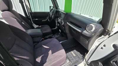 2013 Jeep Wrangler, $13333. Photo 7