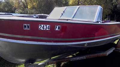 1982 Lund TYEE 5.3, $995. Photo 1