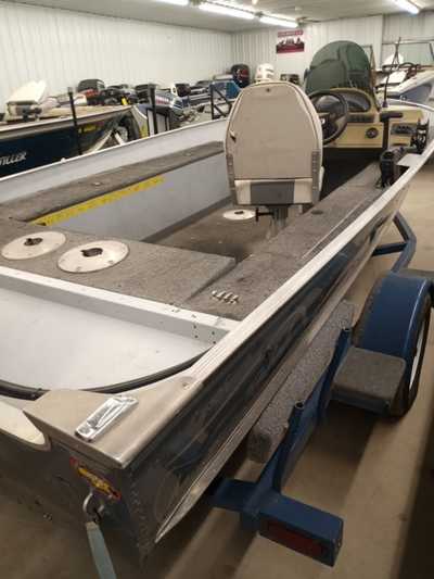 2000 Lund US-LUNPO742C000, $6995. Photo 1