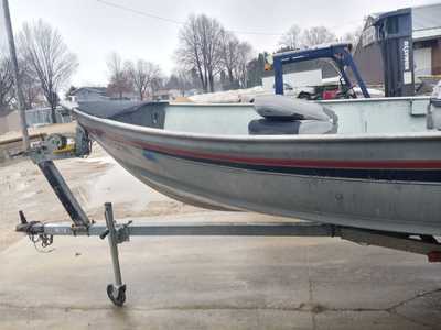 1982 Alumacraft S16DLX, $995. Photo 2