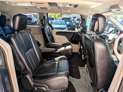 2014 Chrysler Town & Country, $14900. Photo 12