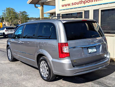 2014 Chrysler Town & Country, $14900. Photo 2
