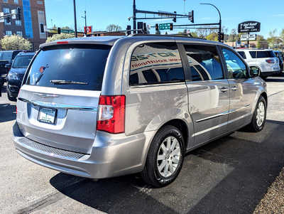 2014 Chrysler Town & Country, $14900. Photo 4