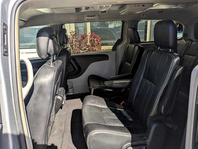 2014 Chrysler Town & Country, $14900. Photo 8