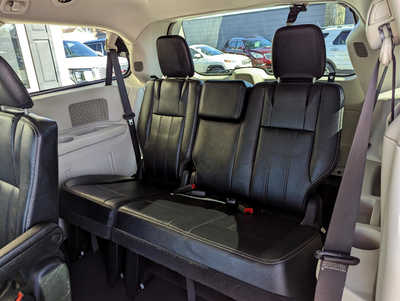 2014 Chrysler Town & Country, $14900. Photo 9