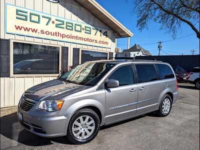 2014 Chrysler Town & Country, $14900. Photo 1