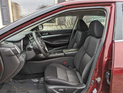 2016 Nissan Maxima, $11900. Photo 8