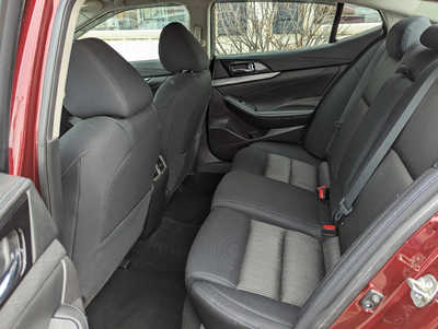 2016 Nissan Maxima, $11900. Photo 9