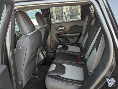 2014 Jeep Cherokee, $10900. Photo 9