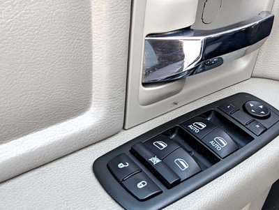 2012 RAM 1500 Crew Cab, $12900. Photo 12
