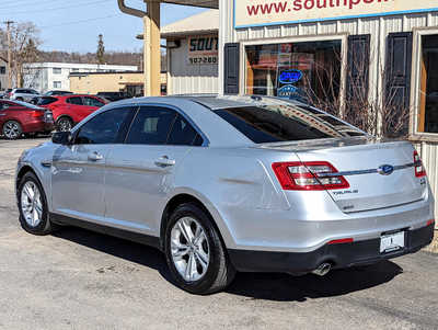 2015 Ford Taurus, $10900. Photo 3