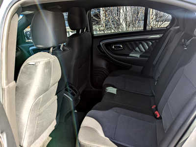 2015 Ford Taurus, $10900. Photo 9