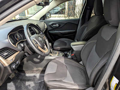 2015 Jeep Cherokee, $10900. Photo 8