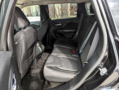 2015 Jeep Cherokee, $10900. Photo 9