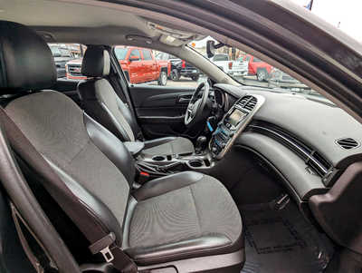 2016 Chevrolet Malibu, $12900. Photo 11