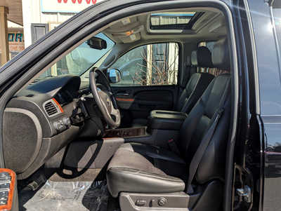 2014 Chevrolet Tahoe, $17900. Photo 8