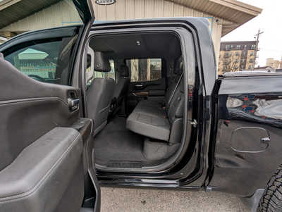 2020 Chevrolet 1500 Crew Cab, $39900. Photo 9