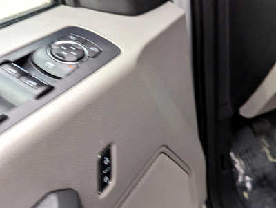 2015 Ford F150 Crew Cab, $18900. Photo 12