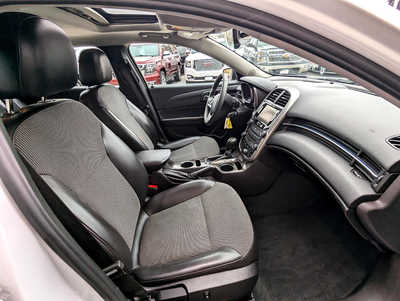 2016 Chevrolet Malibu, $10900. Photo 11
