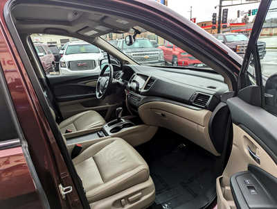 2019 Honda Ridgeline, $26900. Photo 11