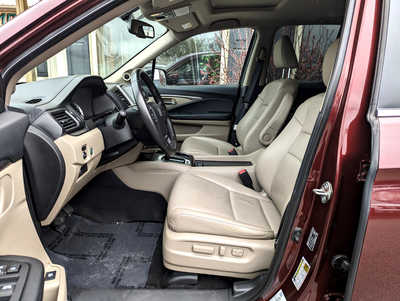 2019 Honda Ridgeline, $26900. Photo 8