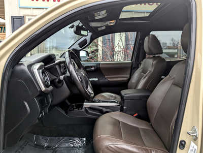 2016 Toyota Tacoma, $27900. Photo 8