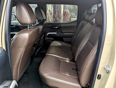 2016 Toyota Tacoma, $27900. Photo 9